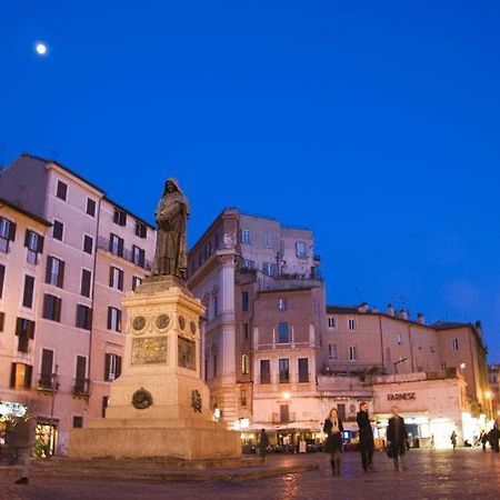 Casa Vacanze Campo De' Fiori Rzym Zewnętrze zdjęcie